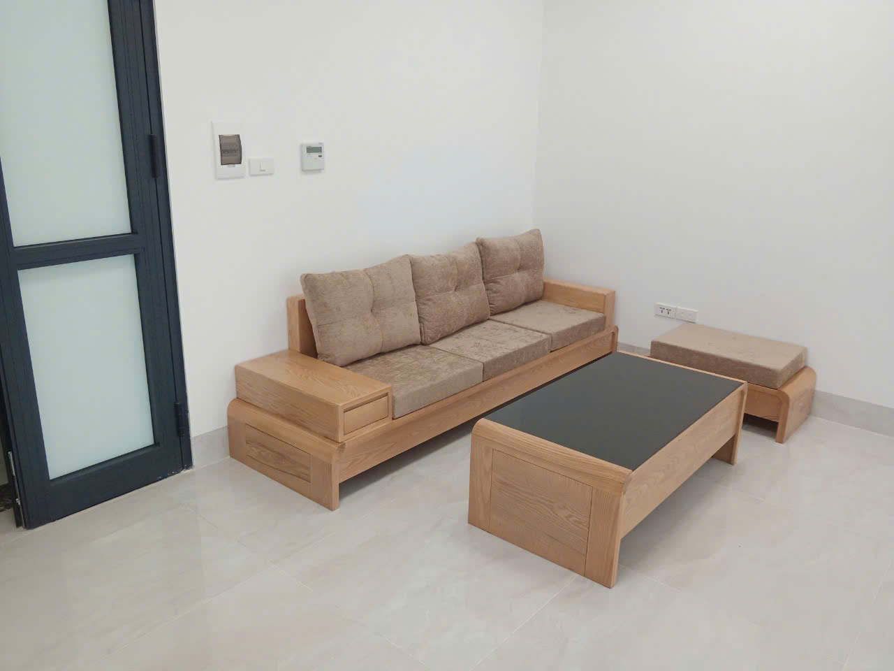 Bàn ghế sofa gỗ phòng khách nhỏ 1 văng chân cong